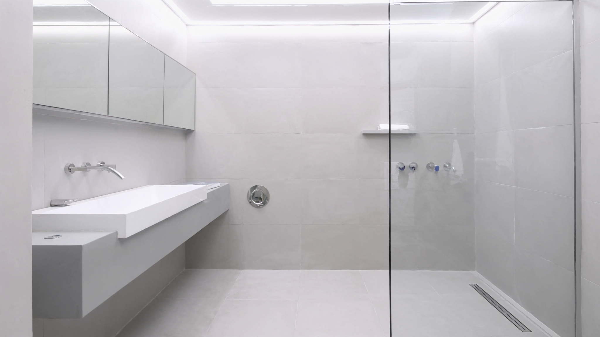 Gerenoveerde badkamer met strak tegelwerk